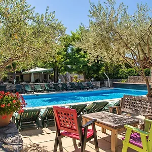 lescarbille.hotels-rhonealpes.com/